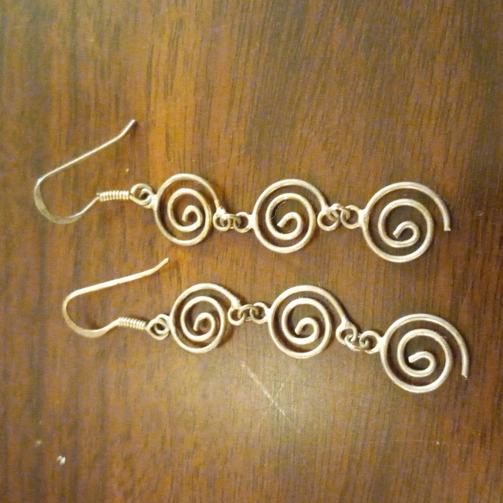 Metal spiral earrings - Picture 3 of 5